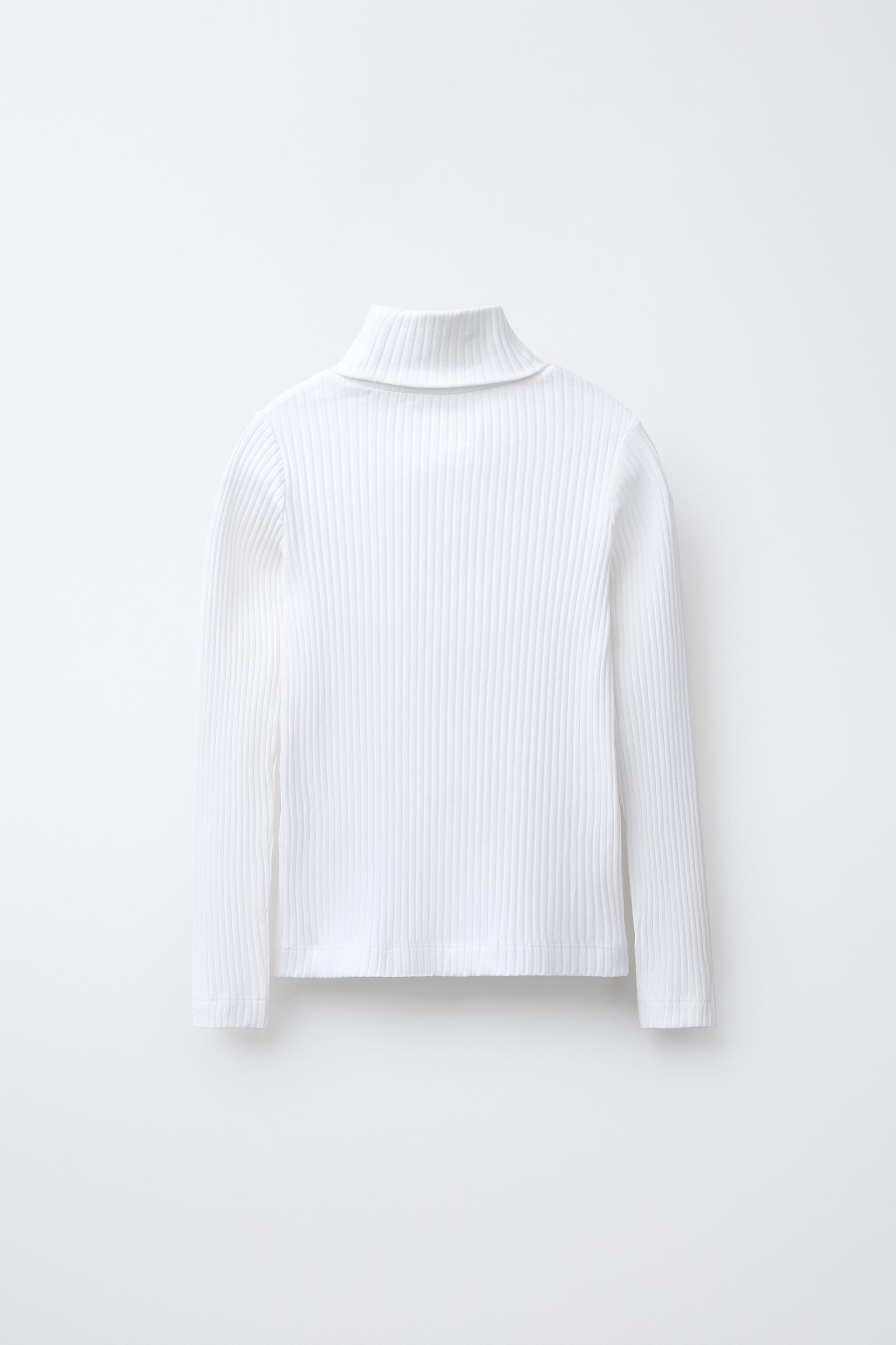 HAUT CÔTELÉ À COL ROULÉ